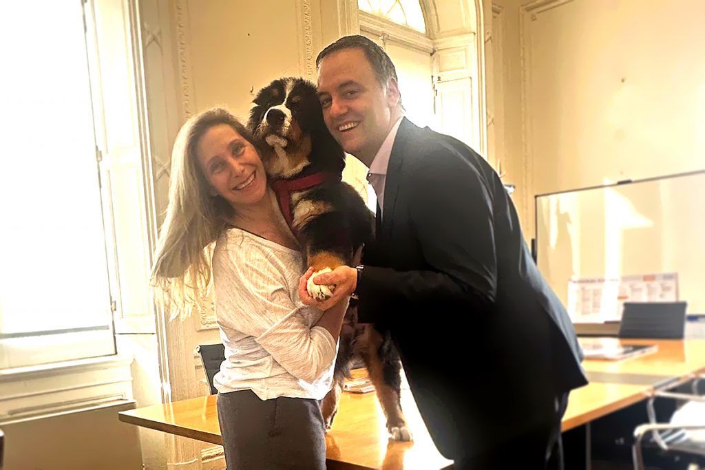 Adorni y la trama oscura que rodea a los viajes de funcionarios en aviones privados