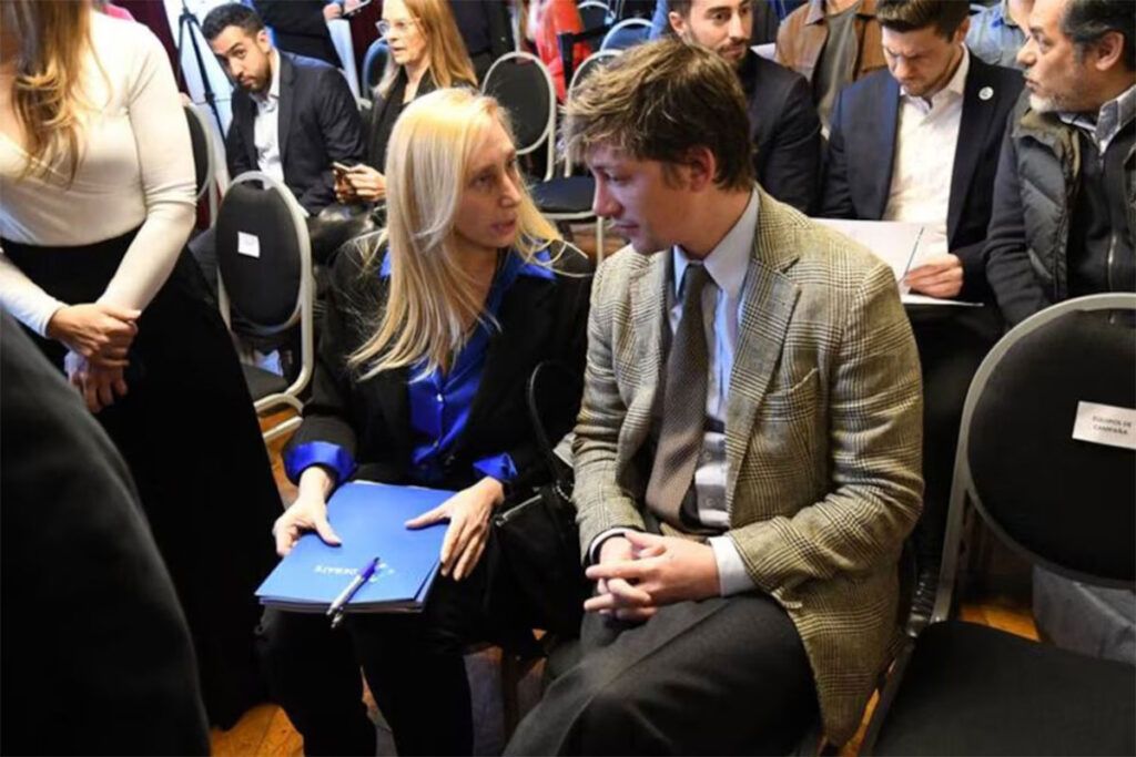 Adorni y la trama oscura que rodea a los viajes de funcionarios en aviones privados