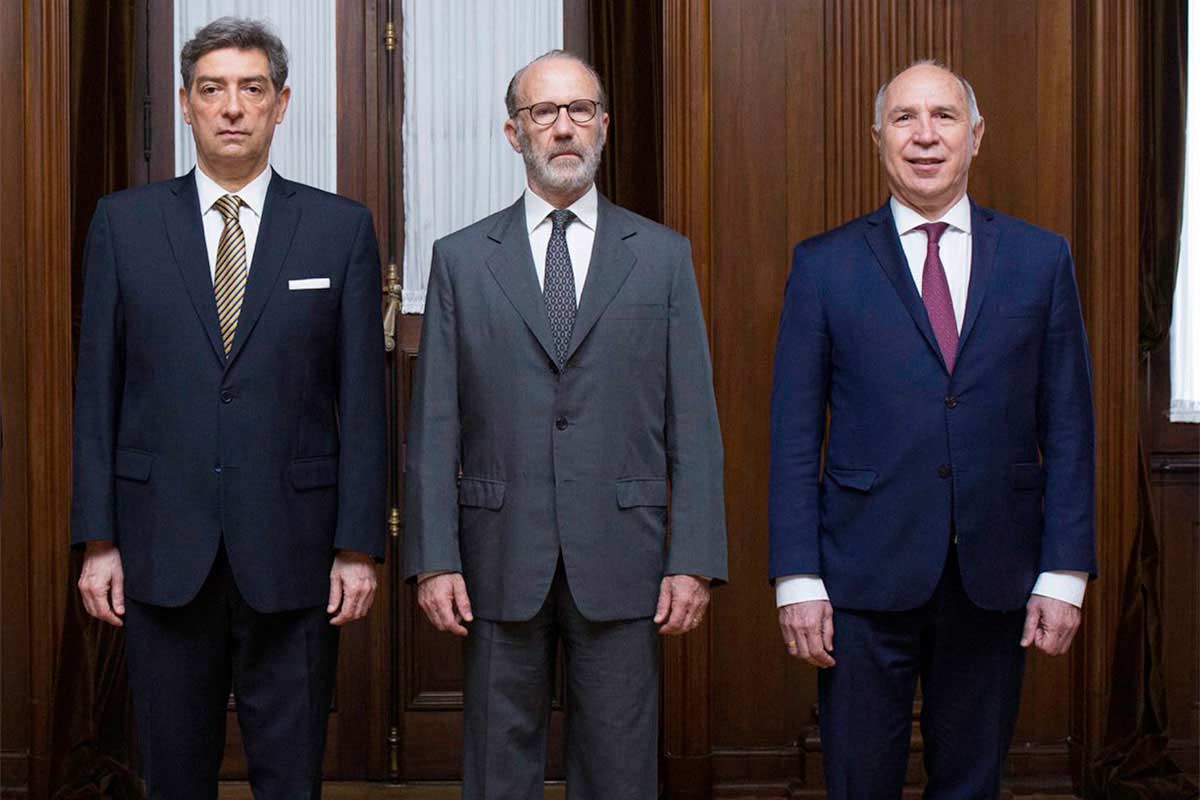 Kicillof convoca a los intendentes por la situación "crítica" de la Provincia por las políticas de Milei 2 Corte Suprema