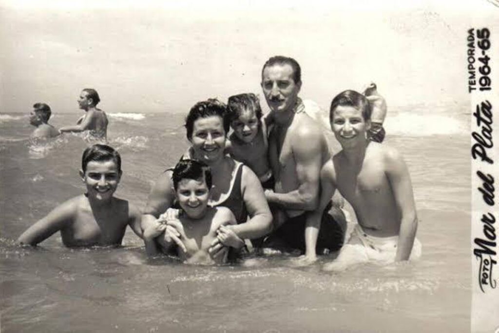 Una charla con la nieta de Azucena Villaflor, fundadora de Madres de Plaza de Mayo