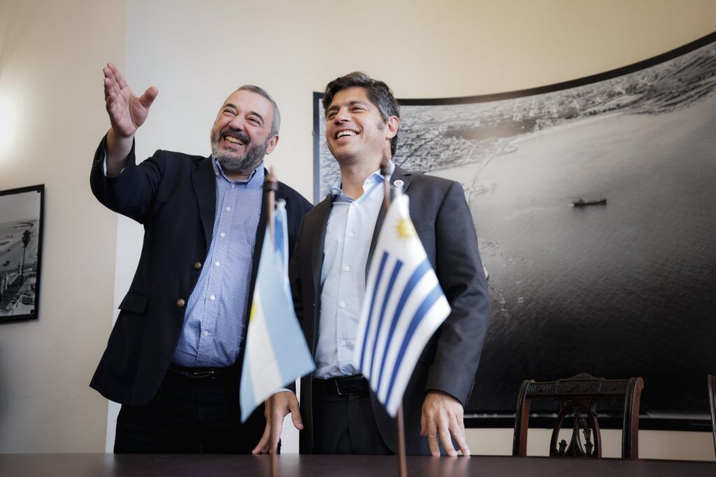 Kicillof se reunió con el presidente Yamandú Orsi y llamó a construir una unidad regional 2 Kicillof se reunió con el presidente Yamandú Orsi y llamó a construir una unidad regional