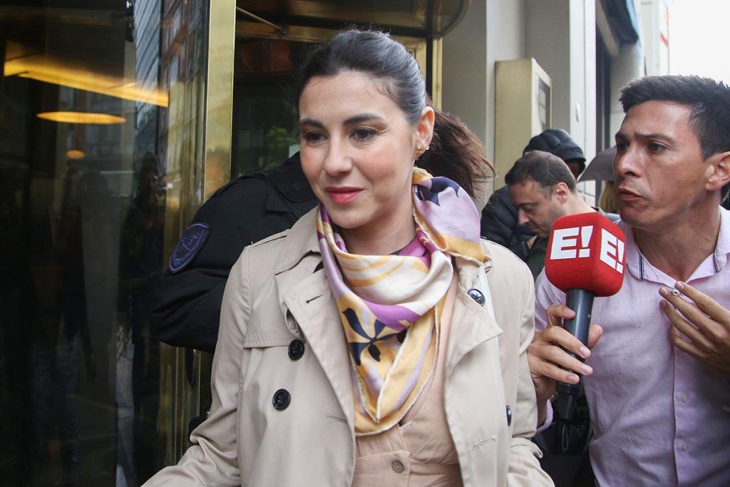 Adorni no logra aplacar la polémica por el viaje con su pareja: nuevas denuncias y una investigación de oficio 2 Adorni no logra aplacar la polémica por el viaje con su pareja: nuevas denuncias y una investigación de oficio