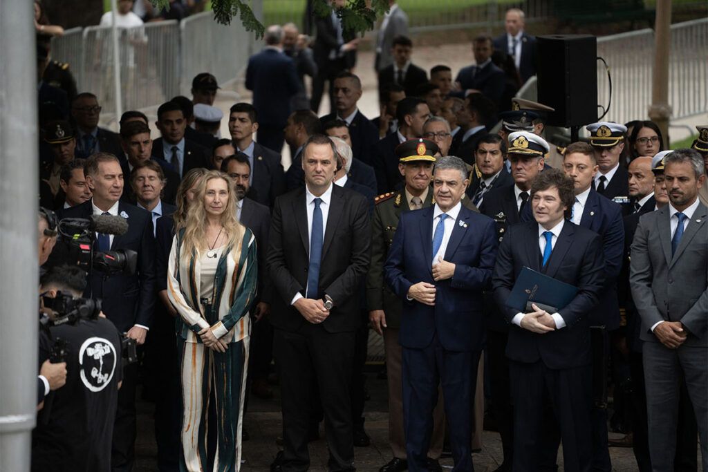 Plan platita de Adorni: financió otro departamento con dólares de dos mujeres 2 Plan platita de Adorni: financió otro departamento con dólares de dos mujeres