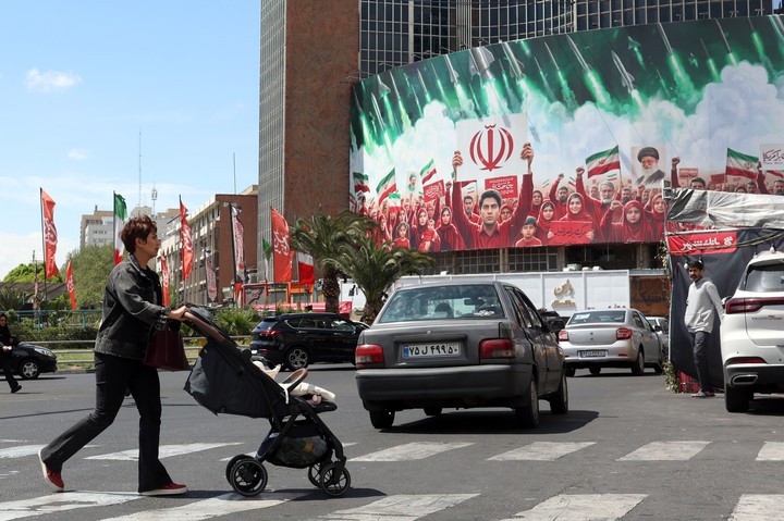 Los iraníes buscan retomarn su día  día en Teherán. Foto: EFE