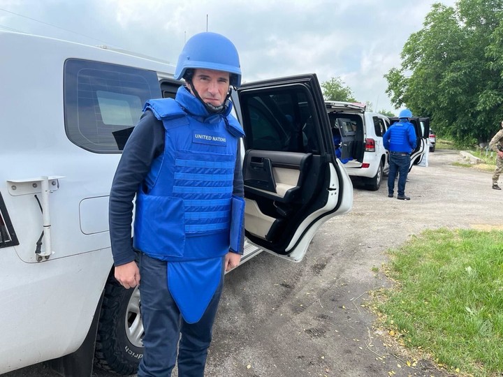 Rafael Grossi en la central nuclear de Zaporitya, Ucrania.