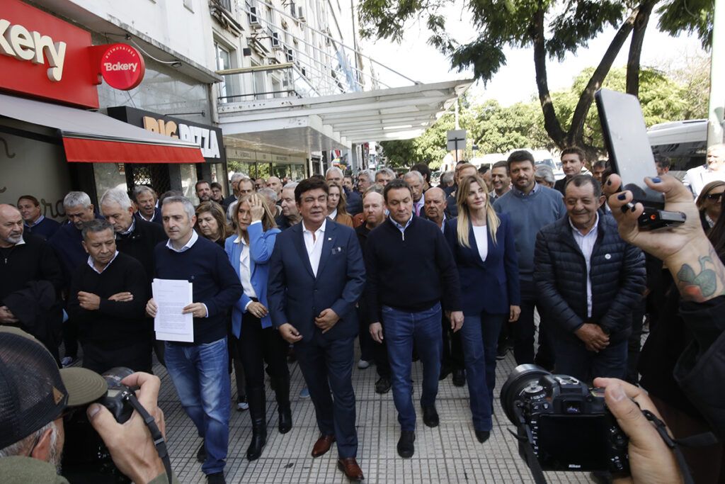 “Milei, hacete cargo”: intendentes y ministros de Kicillof reclamaron a Nación que pague los fondos para alimentos