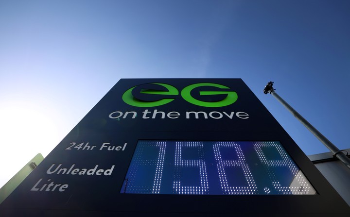El precio del combustible, en una estación de servicio de Londres. Foto: EFE