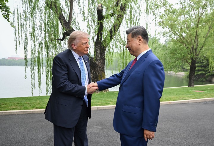 Trump y Xi volvieron a encontrarse este viernes en un almuerzo de trabajo y un té en Beijing. Foto: EFE