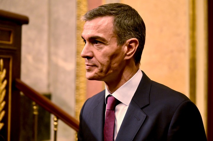 El presidente Pedro Sánchez este miércoles en el Congreso, donde manifestó su apoyo a Rodríguez Zapatero. Foto: Cézaro De Luca
