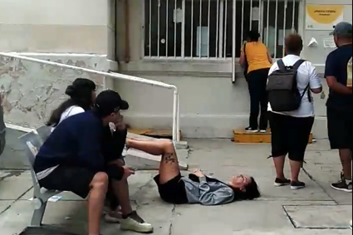 Hospital Durand: denuncian que una persona se metió en terapia y que un paciente murió tras ser desconectado del respirador