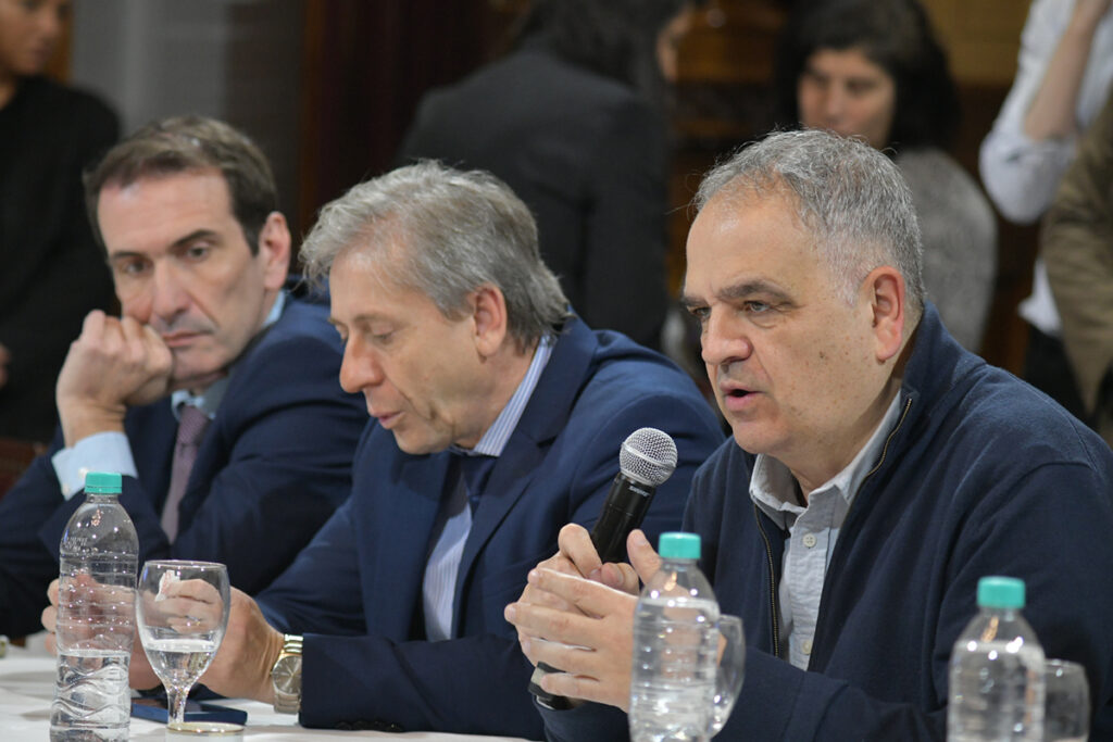 Senado: se presentó el nuevo proyecto de Estatuto del Periodista con presencia federal y de distintos espacios políticos 3 Senado: se presentó el nuevo proyecto de Estatuto del Periodista con presencia federal y de distintos espacios políticos