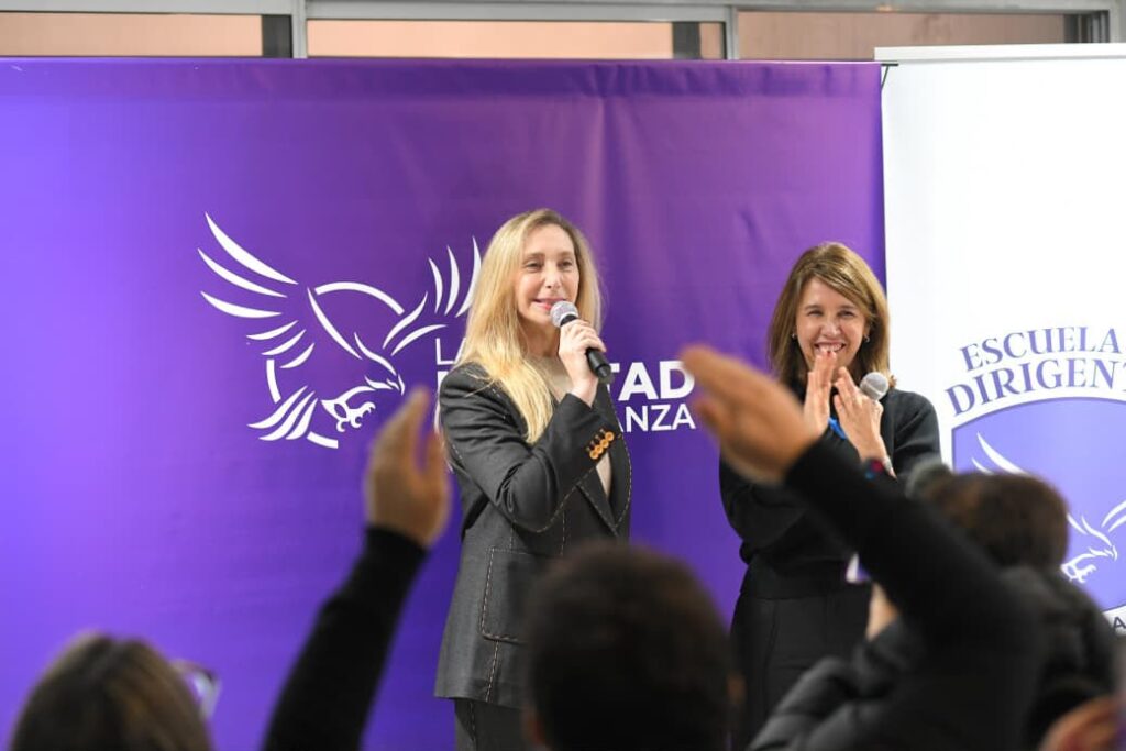 Karina no invitó al bullrichismo a la inauguración de la Escuela de Dirigentes y aumenta la tensión 2 Karina Milei y Pilar Ramírez
