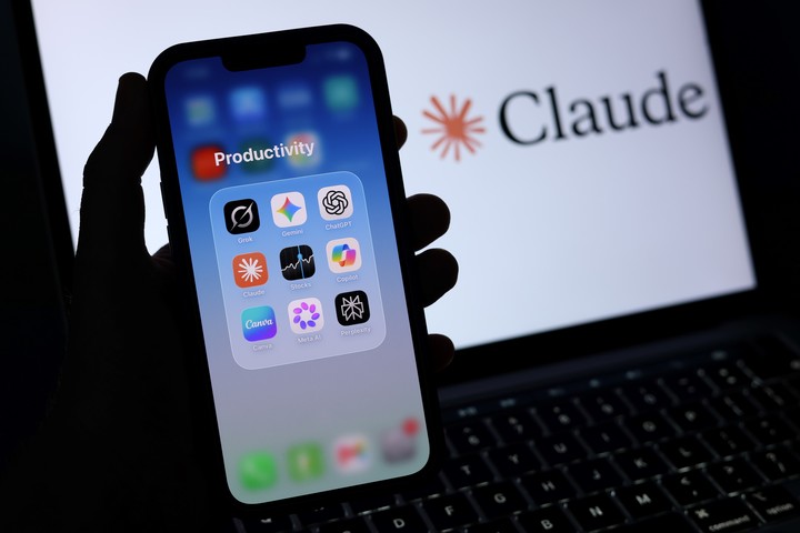Las herramientas de IA más usadas están consumiendo muchos recursos. Foto: EFE