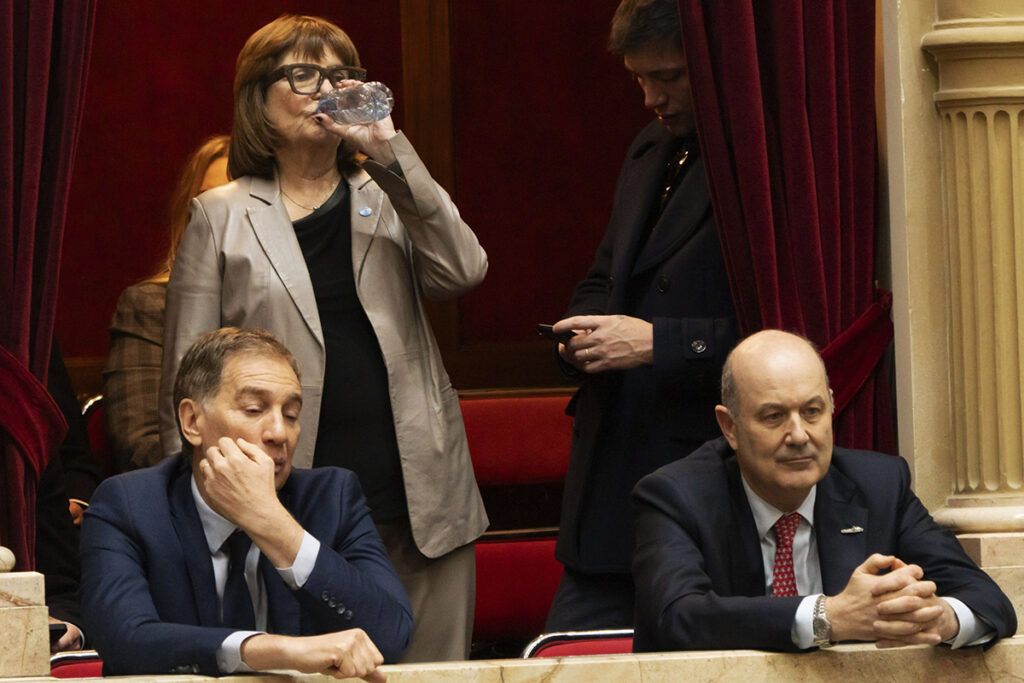 Los Milei creen que es tarde para deshacerse de Adorni y solo piensan en reducir daños