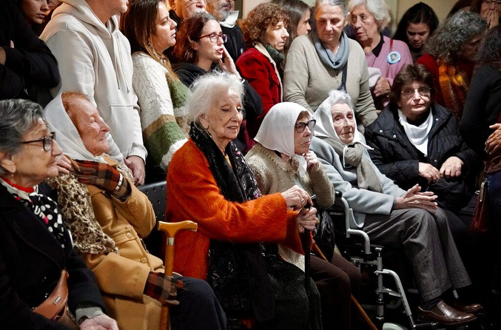 Taty presente: miles de personas despiden a la histórica Madre de Plaza de Mayo