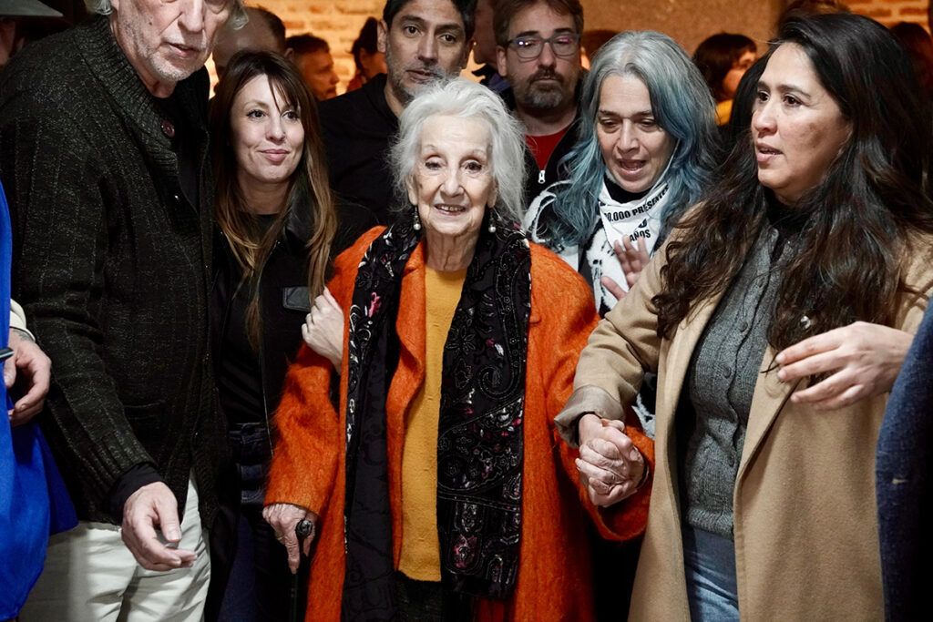 Taty presente: miles de personas despiden a la histórica Madre de Plaza de Mayo