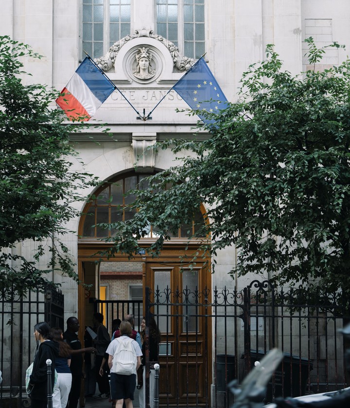 La asignatura de filosofía forma parte del plan de estudios francés para todos los alumnos no matriculados en formación profesional que cursan su último año de bachillerato. Foto Juliette Pavy para The New York Times
