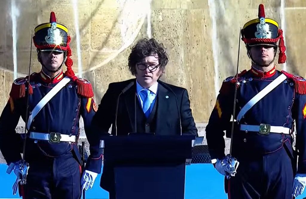 Acto con tensión: el desplante de Villarruel, el apoyo a Adorni y la comparación de Milei con Belgrano