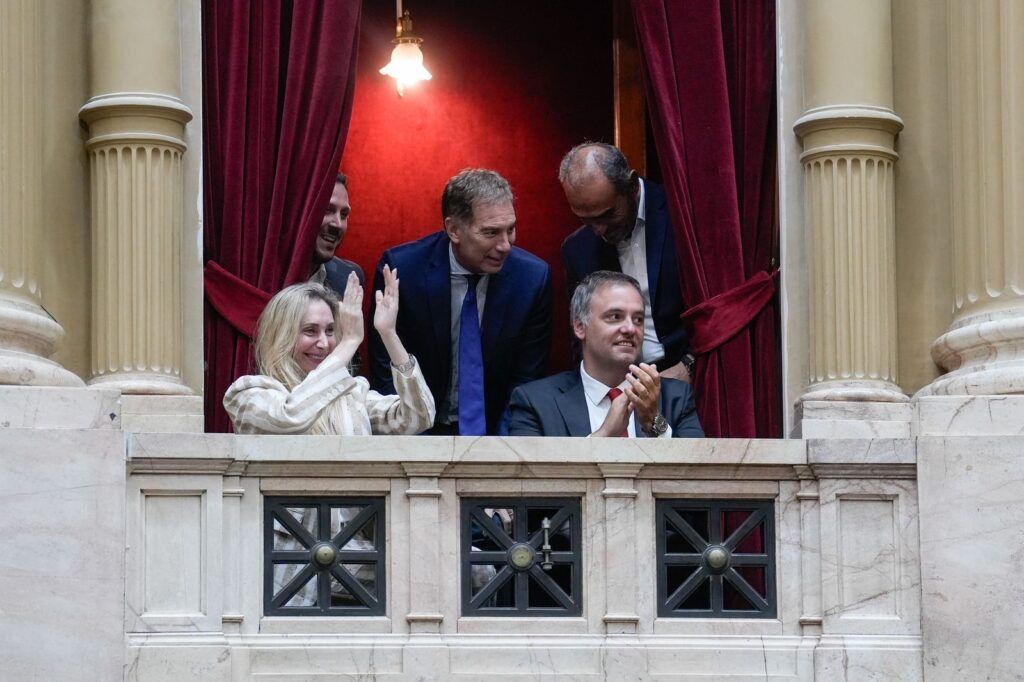Las horas frenéticas en las que el Gobierno hizo malabares para salvar a un Adorni cada vez más aislado 4 Las horas frenéticas en las que el Gobierno hizo malabares para salvar a un Adorni cada vez más aislado
