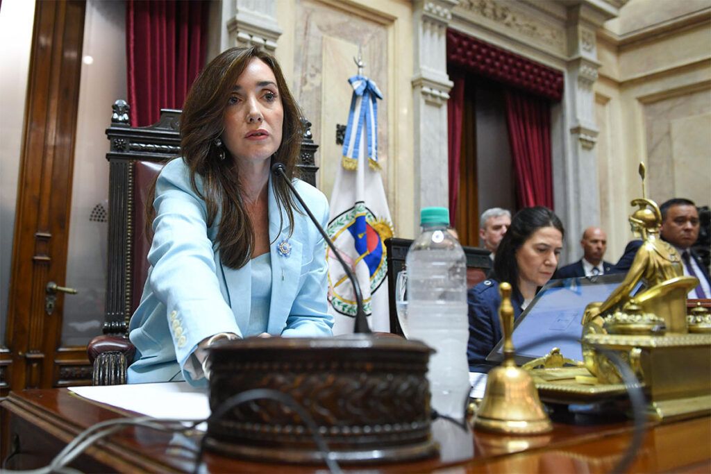 Milei se aferra a sus dogmas en la carrera por la reelección y presentó un proyecto para modificar la Carta del Banco Central