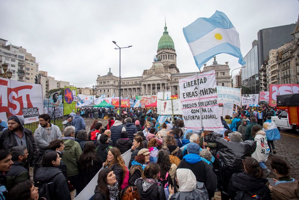 El pesimismo sobre el futuro económico arrincona al gobierno de Milei 
