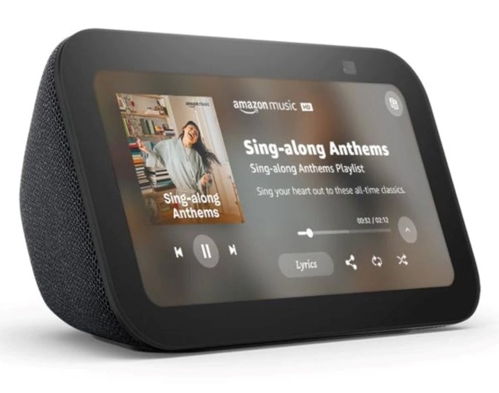 Amazon Echo Show 5. Contactar familiares, consultar información y pedir ayuda mediante la voz. $ 206.000.