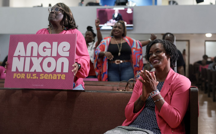 Angie Nixon competirá en noviembre para intentar desbancar a la senadora republicana de Florida Ashley Moody. Foto AFP