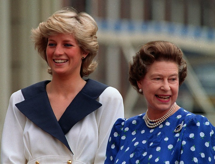 La princesa Diana con la reina Isabel, en una imagen de 1987. Foto: AP  