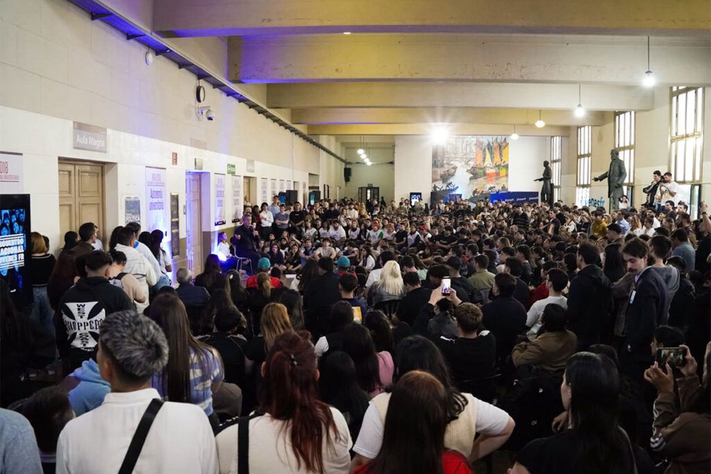 Un masivo súper sábado opositor alentado por el cambio de clima social