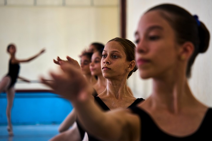 Estudiantes en una clase de ballet. Foto: AP