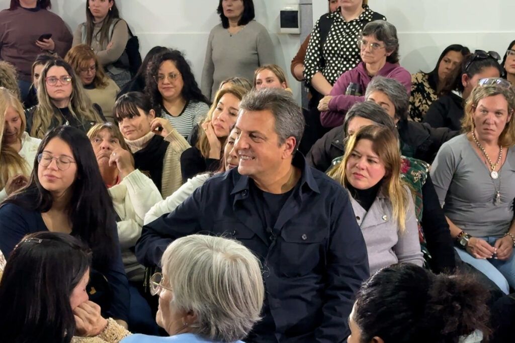 Kicillof y Massa perfilan la interna peronista con convocatorias militantes 2 Kicillof y Massa perfilan la interna peronista con convocatorias militantes