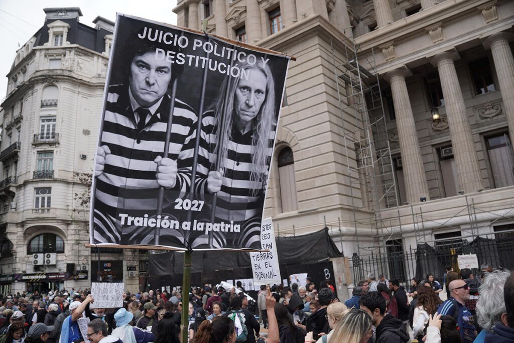 Ley de Tierras: protesta frente a Tribunales contra la Corte Suprema por el fallo que habilitó la extranjerización
