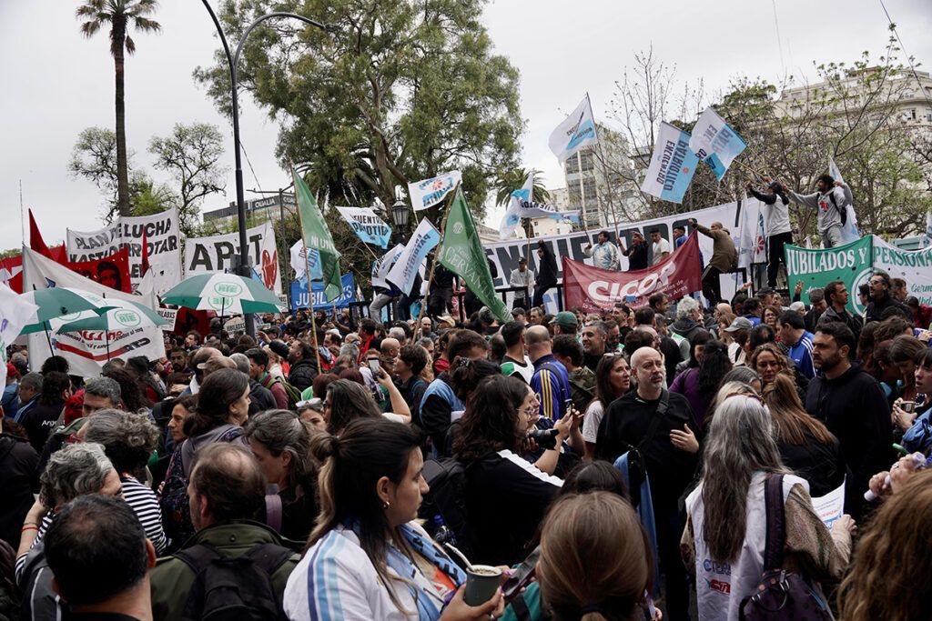 Ley de Tierras: protesta frente a Tribunales contra la Corte Suprema por el fallo que habilitó la extranjerización