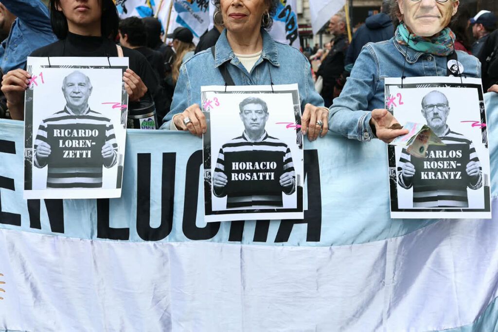 Ley de Tierras: protesta frente a Tribunales contra la Corte Suprema por el fallo que habilitó la extranjerización