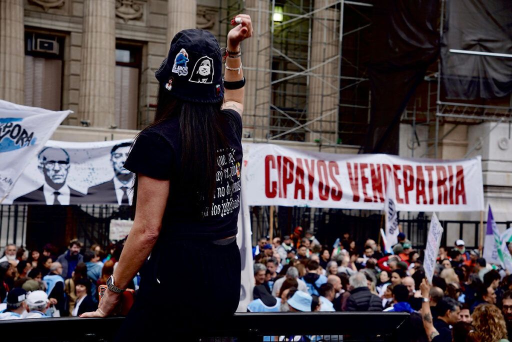 Ley de Tierras: protesta frente a Tribunales contra la Corte Suprema por el fallo que habilitó la extranjerización