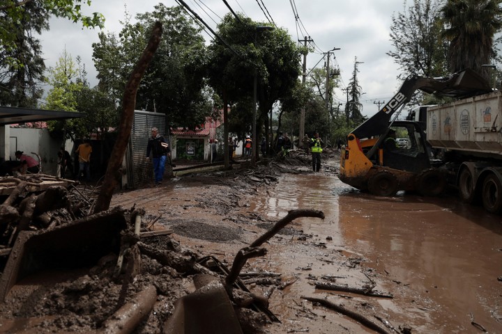 Las autoridades chilenas buscan acelerar las obras públicas para evitar futuros desbordes. Foto Reuters/Ailen Diaz