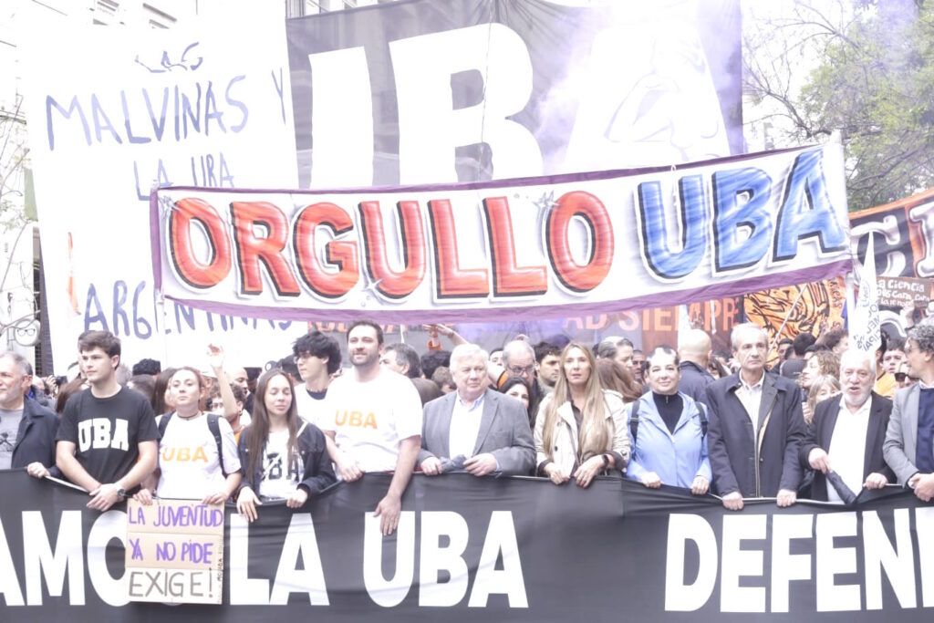 Masiva movilización al Congreso en defensa de la universidad pública en medio de un fuerte operativo policial