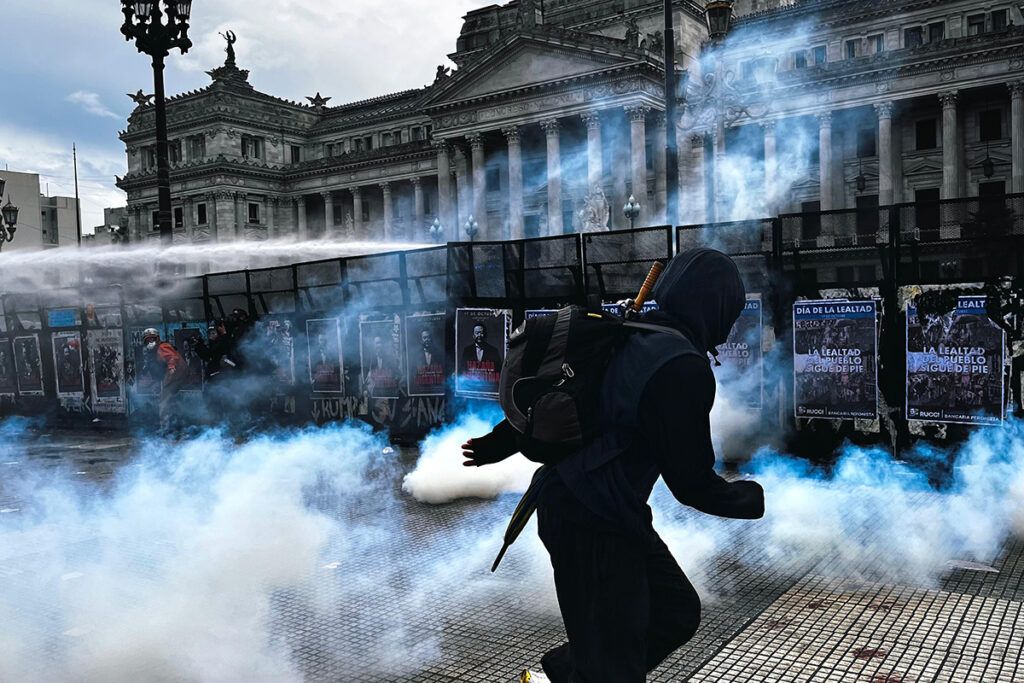 Masiva movilización al Congreso en defensa de la universidad pública en medio de un fuerte operativo policial