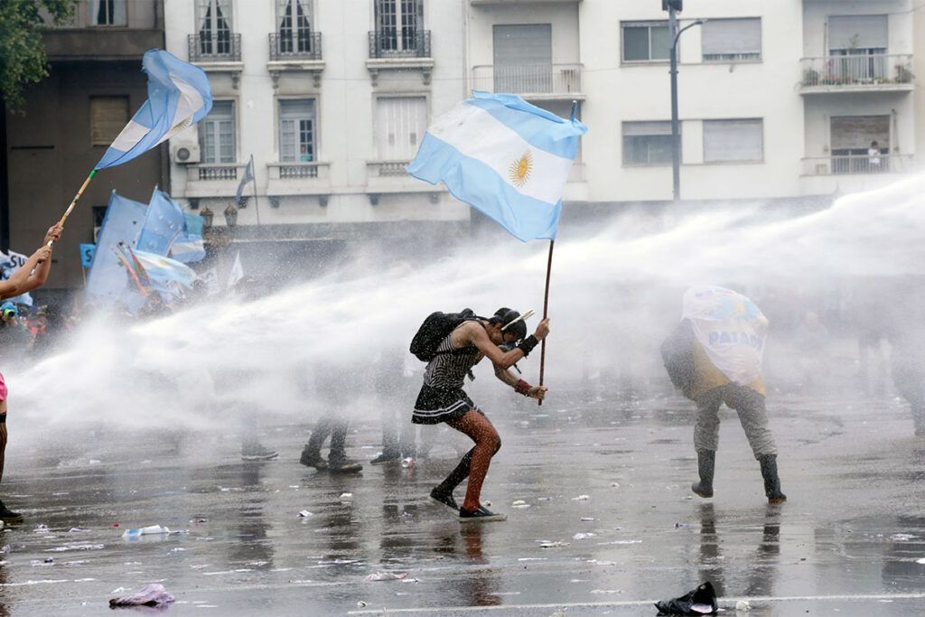 El 62,7% rechaza que Milei incumpla la Ley de Financiamiento Universitario 4 El 62,7% rechaza que Milei incumpla la Ley de Financiamiento Universitario