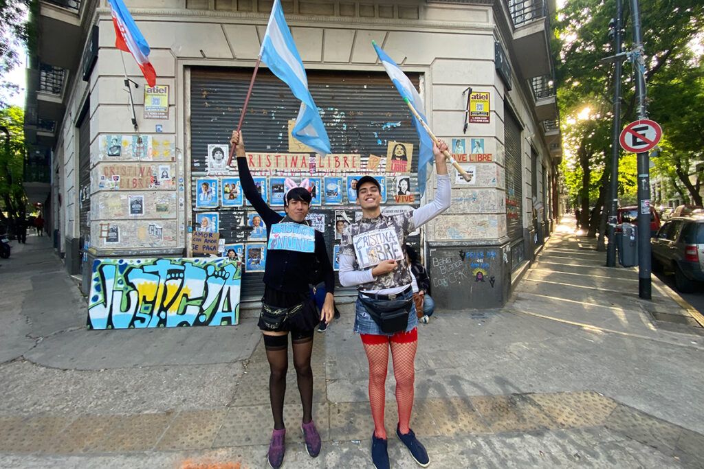 Cristian y Lucas, tras la represión en la Marcha Federal Universitaria: "El amor es lucha"