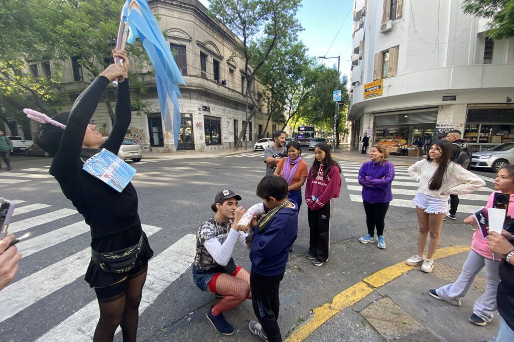 Cristian y Lucas, tras la represión en la Marcha Federal Universitaria: "El amor es lucha"