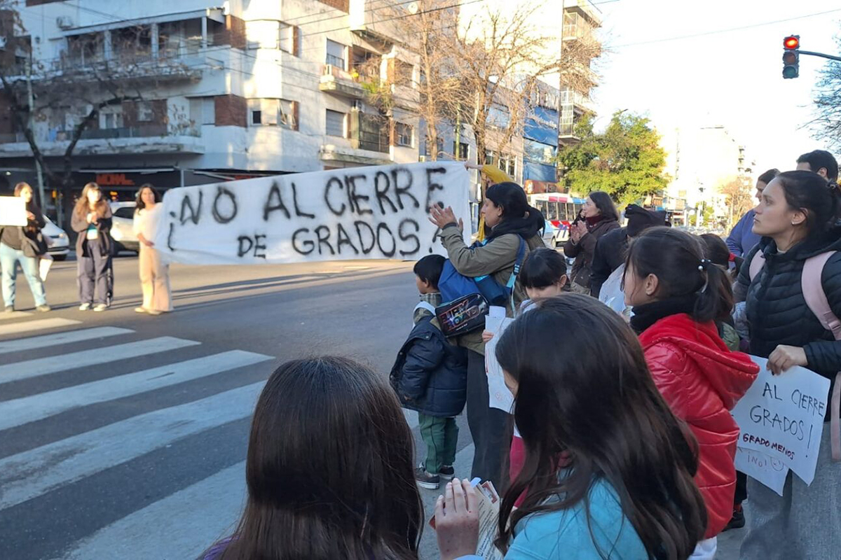 La Legislatura indaga sobre el despido de docentes y el cierre de grados en escuelas porteñas 2 La Legislatura indaga sobre el despido de docentes y el cierre de grados en escuelas porteñas