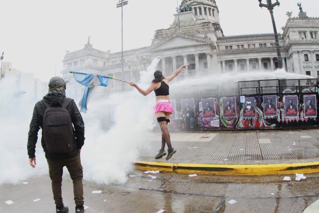 Cristian y Lucas, tras la represión en la Marcha Federal Universitaria: "El amor es lucha"