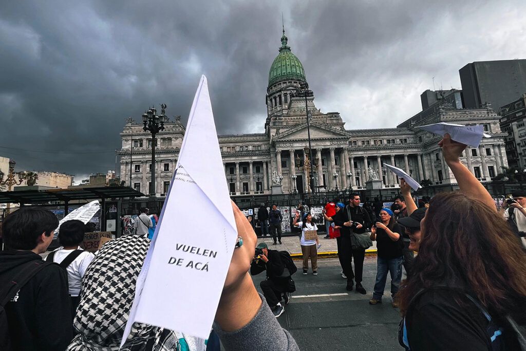 Masiva movilización al Congreso en defensa de la universidad pública en medio de un fuerte operativo policial